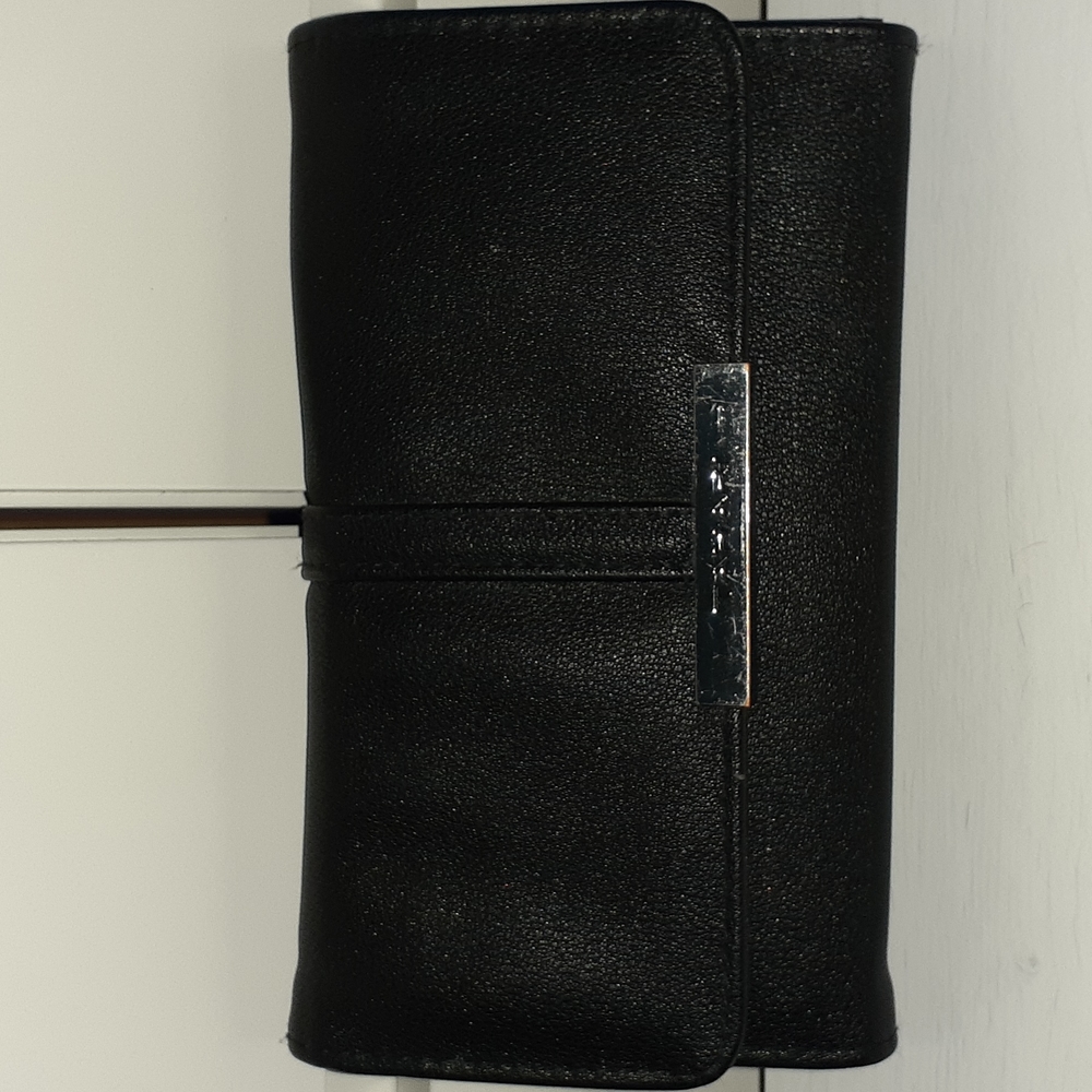 Tahari Wallet💞
